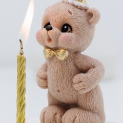 Фигурка из шоколадной глазури "Мишка со свечкой" 